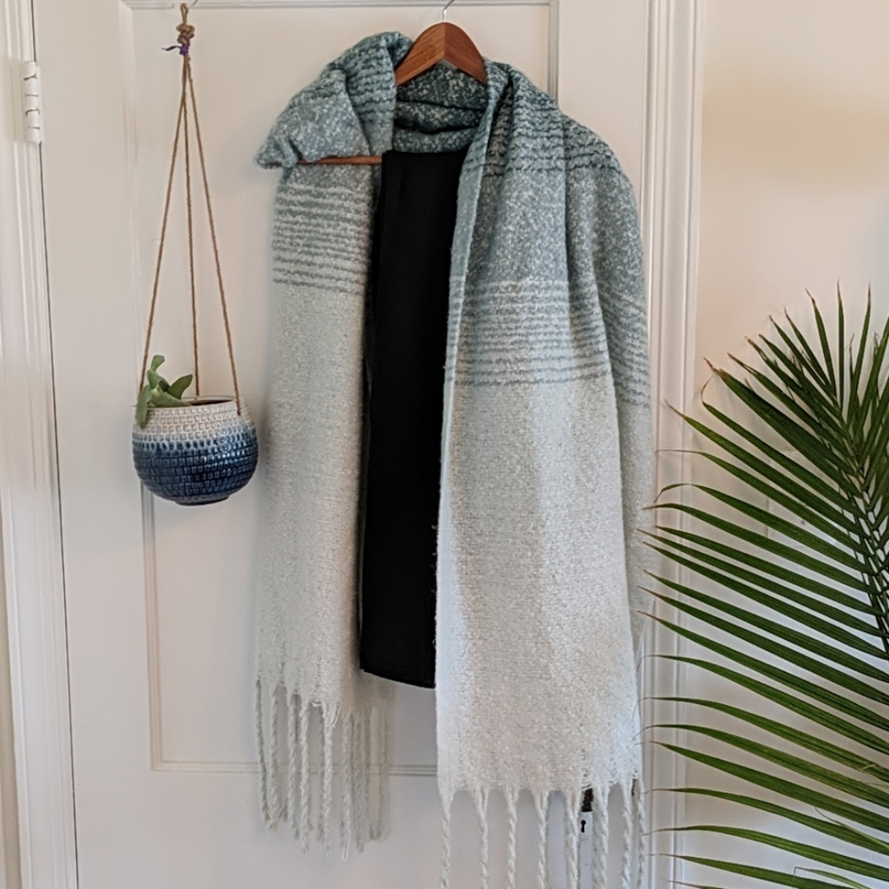 Blue ombre large wrap - Picture 3 of 4